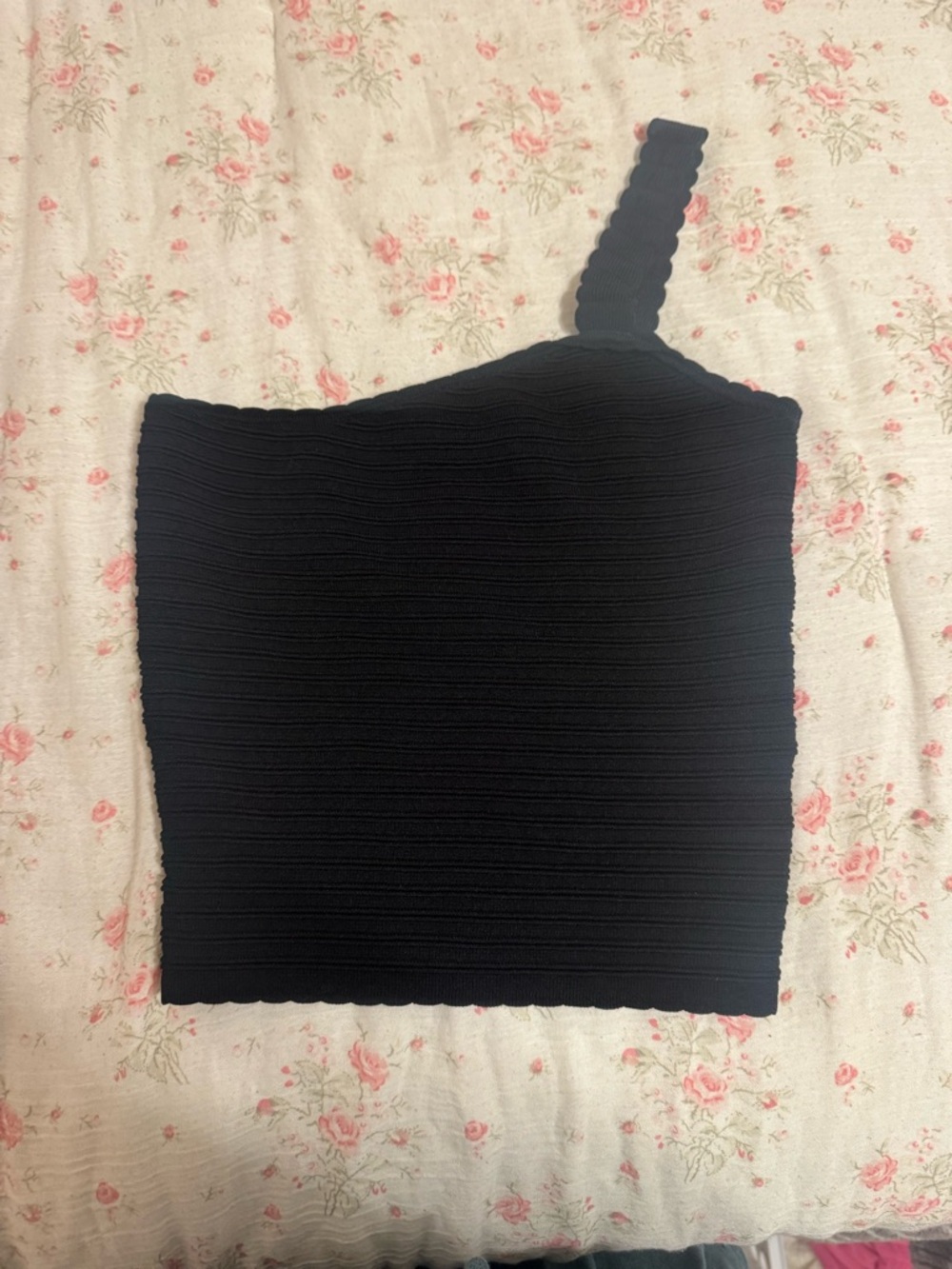One-Shoulder Ribbed Crop Top - Black